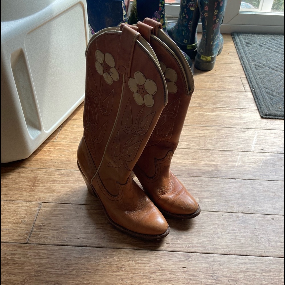 Cowgirl boots size 6
